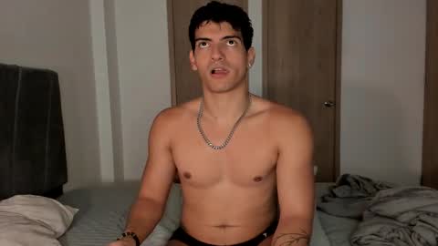 Snapshot of bbbeachboy chatting on October 7, 2025, 11:24 pm Valentino online show from October 7, 2025, 11:24 pm