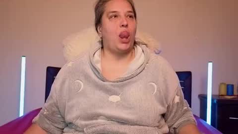 Snapshot of bbw_goddes chatting on November 16, 2025, 3:28 pm Love online show from November 16, 2025, 3:28 pm