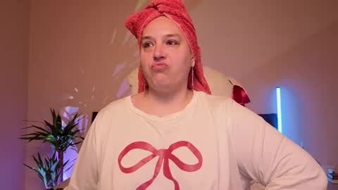 Love online show from March 22, 2026, 8:23 pm