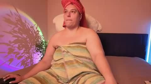Snapshot of bbw_goddes chatting on July 7, 2026, 8:35 pm Love online show from July 7, 2026, 8:35 pm