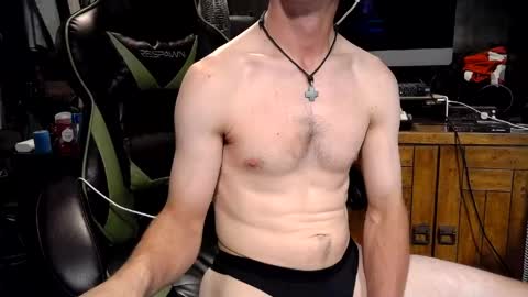 bchillin28 online show from April 24, 2026, 4:48 am