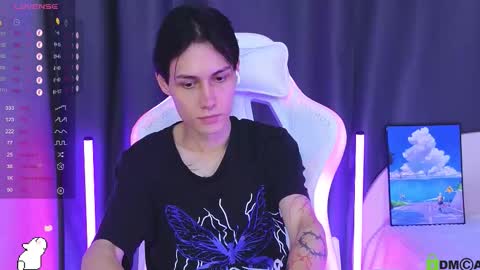 Aiden online show from October 28, 2025, 12:58 am