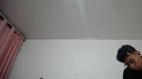 Sara  Juan online show from October 15, 2025, 2:55 am