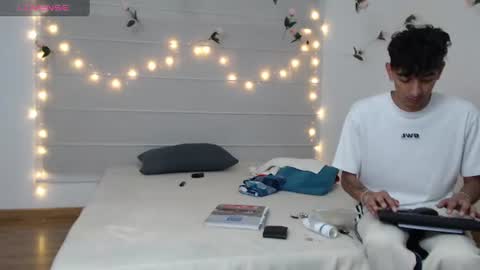 Sara  Juan online show from June 11, 2026, 2:33 am