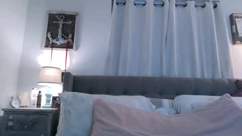 Snapshot of beach_bunny69 chatting on January 4, 2025, 9:21 am Emma online show from January 4, 2025, 9:21 am