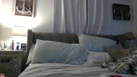 Snapshot of beach_bunny69 chatting on October 10, 2025, 5:17 am Emma online show from October 10, 2025, 5:17 am