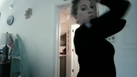 Snapshot of beach_bunny69 chatting on November 1, 2025, 9:33 am Emma online show from November 1, 2025, 9:33 am