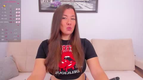 Snapshot of beachcrazy chatting on October 21, 2025, 11:55 am Lola online show from October 21, 2025, 11:55 am