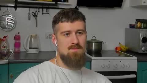 Snapshot of bearded_legend chatting on November 7, 2025, 12:21 am Zeus online show from November 7, 2025, 12:21 am