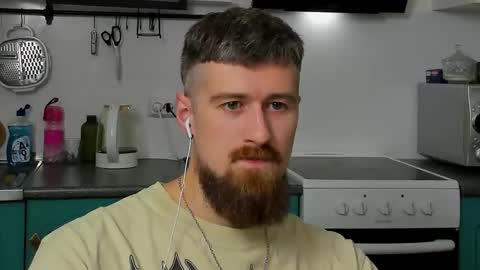 Snapshot of bearded_legend chatting on November 14, 2025, 3:05 am Zeus online show from November 14, 2025, 3:05 am