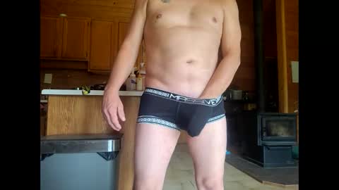 Snapshot of bearded_woodsman chatting on June 10, 2026, 12:22 am bearded_woodsman online show from June 10, 2026, 12:22 am