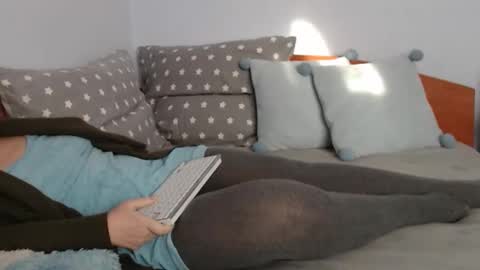 beatrice26 online show from November 21, 2025, 12:48 pm