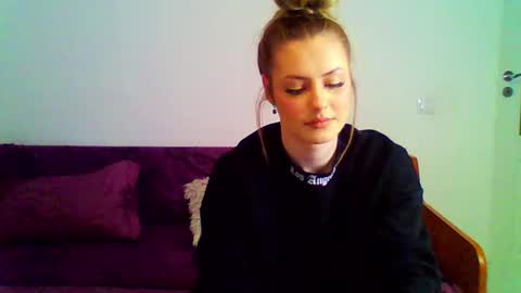 Snapshot of beatrice_princess18 chatting on February 17, 2025, 9:52 pm beatrice princess online show from February 17, 2025, 9:52 pm