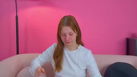 Snapshot of beatricebinoche chatting on November 18, 2025, 7:18 pm Beatrice online show from November 18, 2025, 7:18 pm