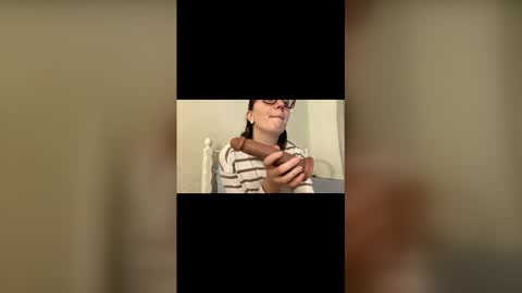 BeatriceTender online show from December 5, 2025, 8:05 pm