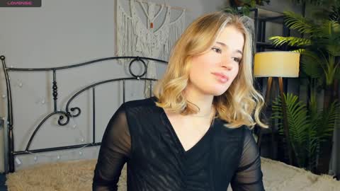 Snapshot of beatrix_rina chatting on December 25, 2024, 5:16 am Sonya online show from December 25, 2024, 5:16 am