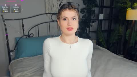 Snapshot of beatrix_rina chatting on February 13, 2025, 5:26 am Sonya online show from February 13, 2025, 5:26 am