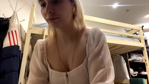 Mia online show from February 26, 2026, 3:22 pm