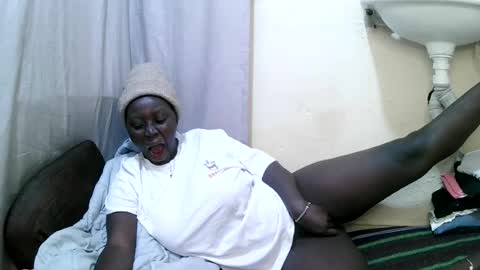 Snapshot of beauty_anjela chatting on July 7, 2026, 7:34 am beauty_anjela online show from July 7, 2026, 7:34 am