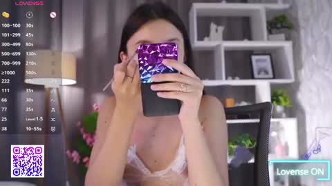 Snapshot of beauty_fuel chatting on June 20, 2026, 4:37 am Polly online show from June 20, 2026, 4:37 am