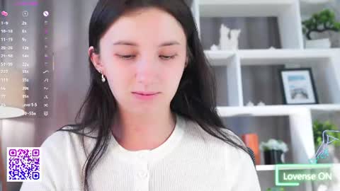 Snapshot of beauty_fuel chatting on June 23, 2026, 4:32 am Polly online show from June 23, 2026, 4:32 am