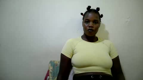 Snapshot of beauty_nina1 chatting on November 19, 2025, 4:18 pm beauty_nina1 online show from November 19, 2025, 4:18 pm