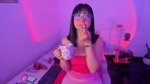 Snapshot of becca_be_ chatting on June 11, 2026, 4:10 am Becca is here online show from June 11, 2026, 4:10 am