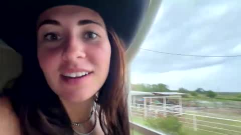 Snapshot of beccaraexoxo chatting on May 27, 2026, 12:29 am beccaraexoxo online show from May 27, 2026, 12:29 am