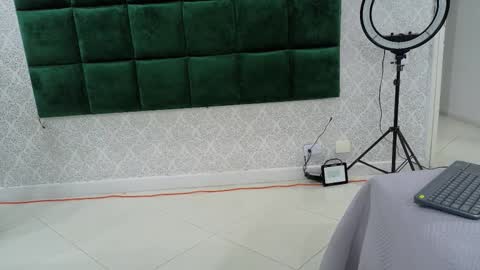 BeccaRed online show from October 9, 2025, 2:31 am