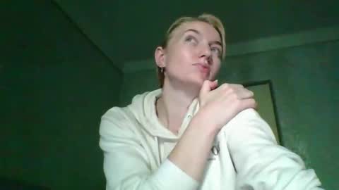 BeckiXJewelqw online show from May 14, 2026, 8:32 am