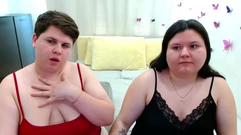 Snapshot of beckyandellen chatting on September 22, 2025, 1:02 pm BeckyAndEllen online show from September 22, 2025, 1:02 pm