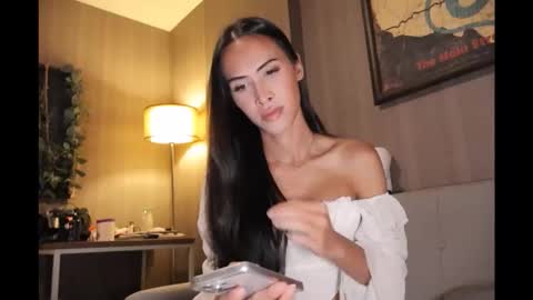 Snapshot of bee_thai chatting on February 1, 2026, 5:11 pm bee_thai online show from February 1, 2026, 5:11 pm