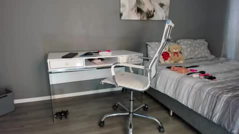 Bee if you ever see the girl who can take 12 inch all the way inside the ass try me online show from April 20, 2026, 7:04 pm