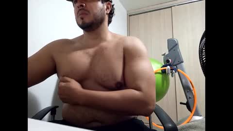 Snapshot of beefypecs_10 chatting on December 17, 2024, 3:28 am Criss2fer online show from December 17, 2024, 3:28 am