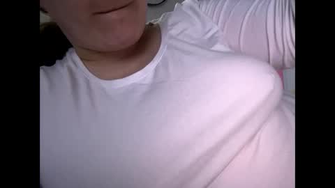 Snapshot of beeinmedeep chatting on October 27, 2025, 1:20 am beeinmedeep online show from October 27, 2025, 1:20 am