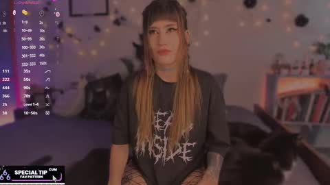 Snapshot of beethmanning_ chatting on October 1, 2025, 8:37 pm online show from October 1, 2025, 8:37 pm