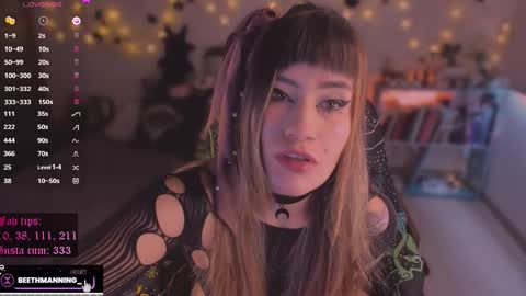 Snapshot of beethmanning_ chatting on October 17, 2025, 8:22 pm online show from October 17, 2025, 8:22 pm