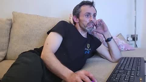 Snapshot of begbestuk chatting on November 2, 2025, 5:10 am begbestuk online show from November 2, 2025, 5:10 am