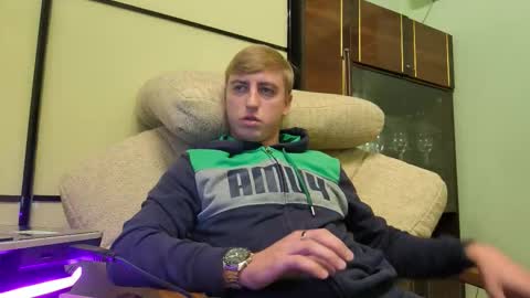 Snapshot of behindclosedeyes chatting on October 28, 2025, 3:47 pm Igor online show from October 28, 2025, 3:47 pm