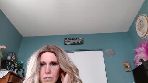 Snapshot of bekindbebrave chatting on March 5, 2025, 4:24 pm bekindbebrave online show from March 5, 2025, 4:24 pm