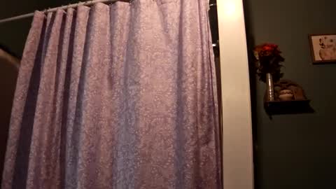 Snapshot of bekindbebrave chatting on March 12, 2025, 11:31 am bekindbebrave online show from March 12, 2025, 11:31 am