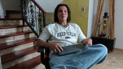 independent model online show from November 8, 2025, 1:06 am