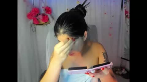 modelo independiente online show from April 17, 2026, 9:40 pm