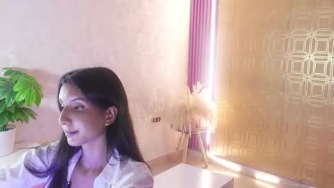 bella19   online show from May 22, 2026, 8:25 pm