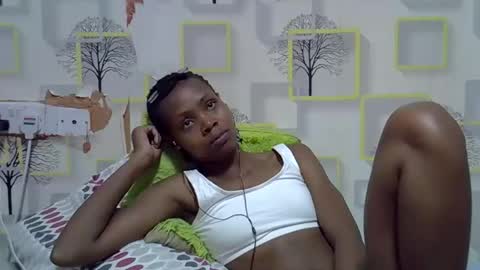 Bella online show from October 22, 2025, 4:02 am