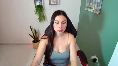 Snapshot of bella_99x chatting on February 24, 2025, 12:16 pm Bel 3 online show from February 24, 2025, 12:16 pm