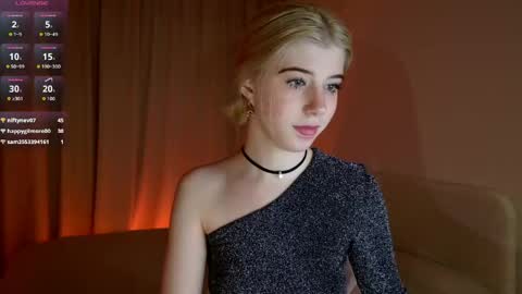 Snapshot of bella_amoury chatting on May 12, 2026, 7:22 pm Bella online show from May 12, 2026, 7:22 pm