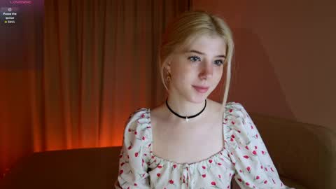Snapshot of bella_amoury chatting on May 15, 2026, 12:01 pm Bella online show from May 15, 2026, 12:01 pm