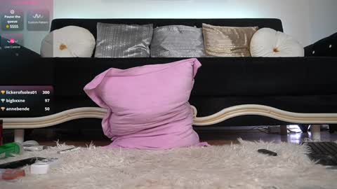 Emma  Bella online show from December 17, 2024, 10:43 pm