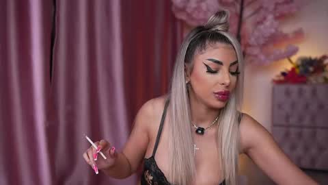 Snapshot of bella_blonda chatting on May 2, 2026, 10:15 pm Emma Bella online show from May 2, 2026, 10:15 pm
